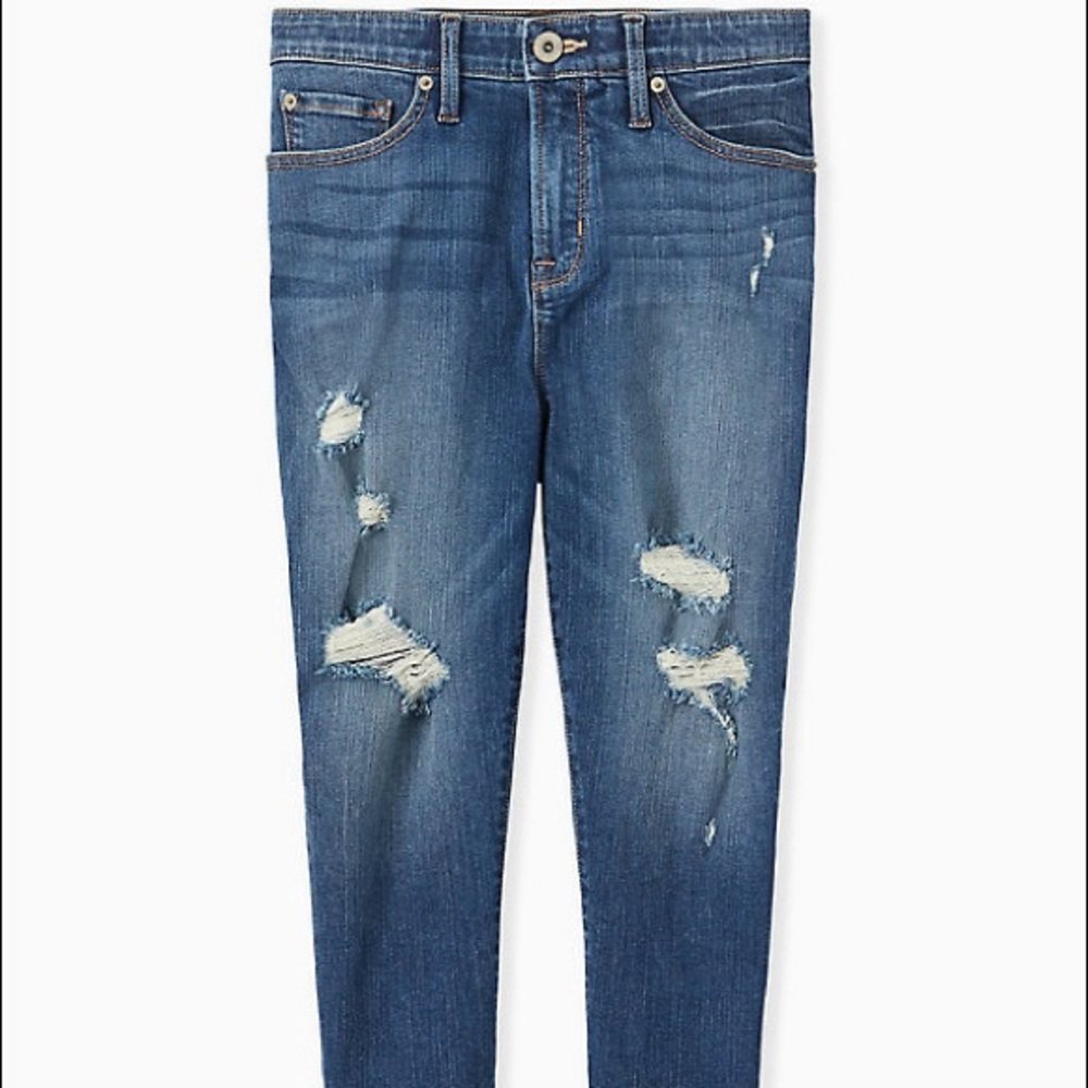 NWT Torrid Distressed Sky High Cropped Jeans